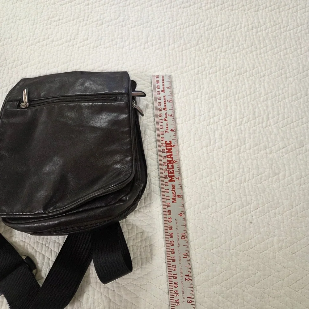 Travelon Dark Brown Leather Sling Crossbody Bag Multi-Pocket Travel Messenger